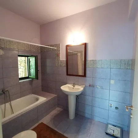 Villa Sklithro In The Heart Of The Forest With Magnificent View Of The Sea Just 10 Minutes From It Agiakampos (Volos)