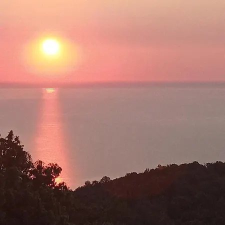 Villa Sklithro In The Heart Of The Forest With Magnificent View Of The Sea Just 10 Minutes From It Agiakampos (Volos)